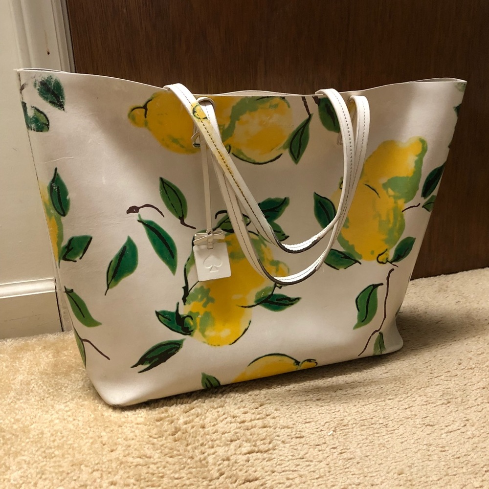 ⚡️SALE⚡️🍋Kate Spade Lemon print tote!🍋